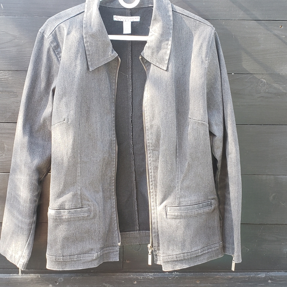 Gloria Vanderbilt dark gray jacket in size large.